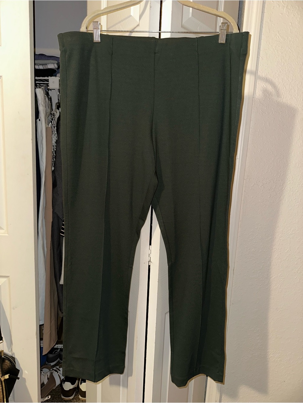 NWT Banana Republic Dark Green Straight-Leg Ponte Pants